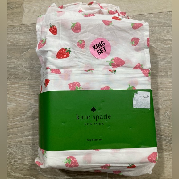 Strawberry King Sheet Set Kate Spade New 100% Cotton Percale Fruit Strawberries - Picture 1 of 4
